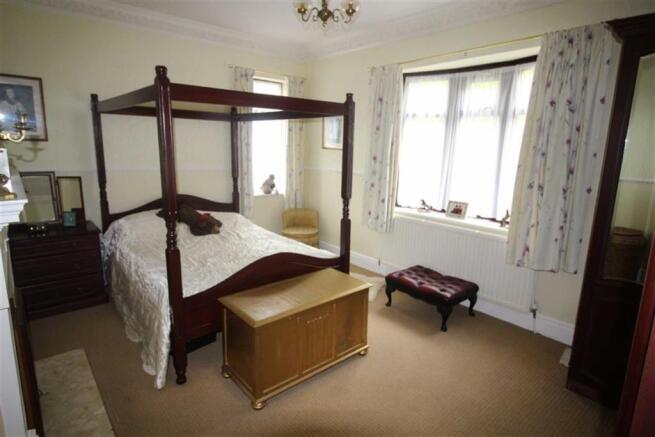 Bedroom no.1 front d