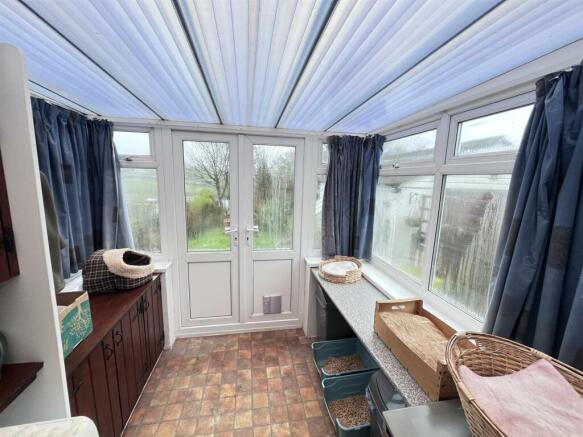 REAR UTILITY ROOM/SUN LOUNGE