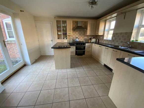 Kitchen/Breakfast...