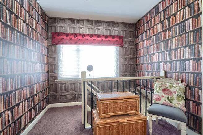 3 bed Semi-Detached for sale Image 6