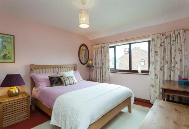 Bedroom 1.jpg