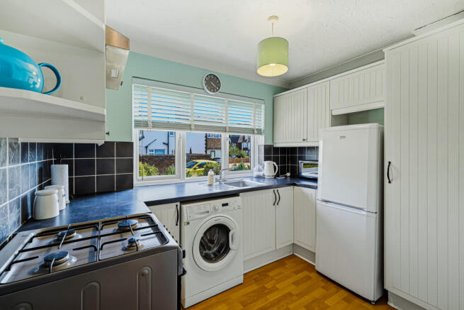 Corbets Tey Road, Upminster, RM14 photo 4