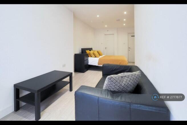 Bedroom - Lounge Area