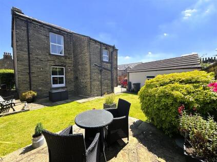 Oakleigh, Brighouse Road, Hipperholme, HX3