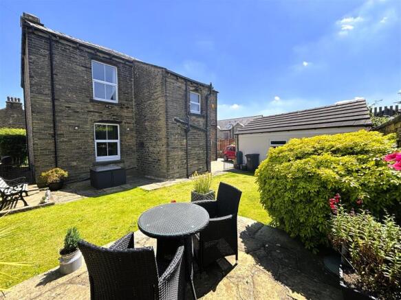 5 bed Detached for sale Image 6