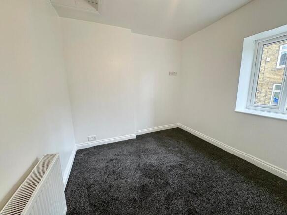 2 bed Terraced to rent Image 6