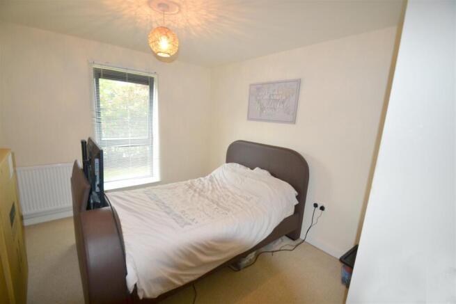 2 bed Apartment to rent Image 4