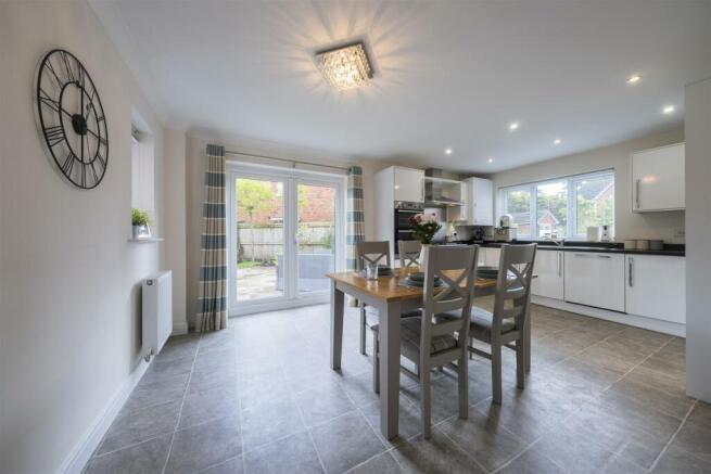 43 Shakerley Close-001.JPG