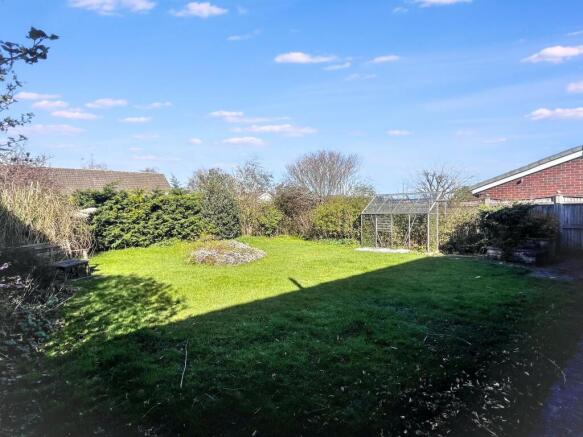4 bed Bungalow for sale Image 11