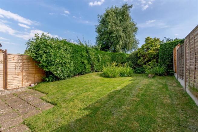 Neatly Enclosed South Facing Garden