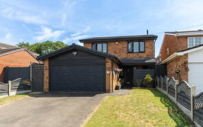 138, Hamilton Avenue, Halesowen B62 8SJ