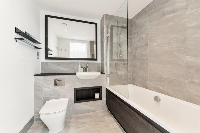 2nd Floor Bathroo...