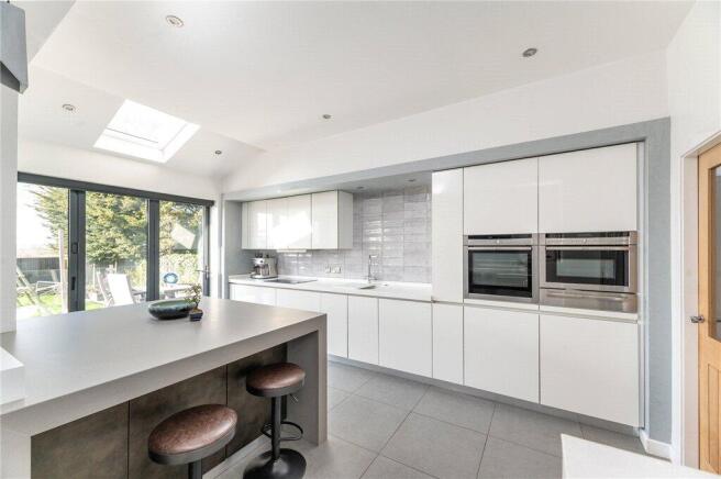 5 bed Detached for sale Image 7