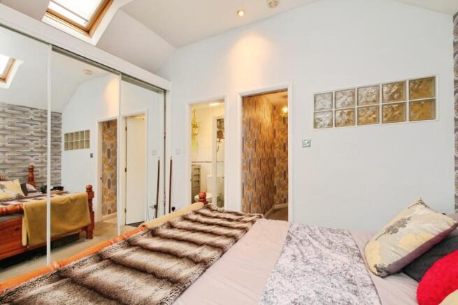 3 bed Semi-Detached for sale Image 9