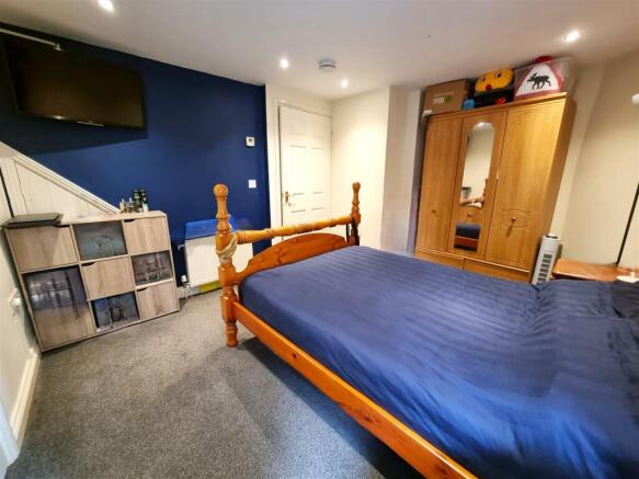 Bedroom (2).jpg