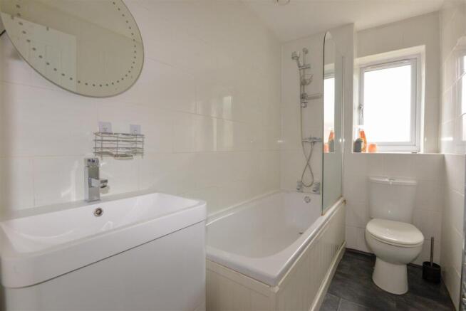 Bathroom 1.jpg