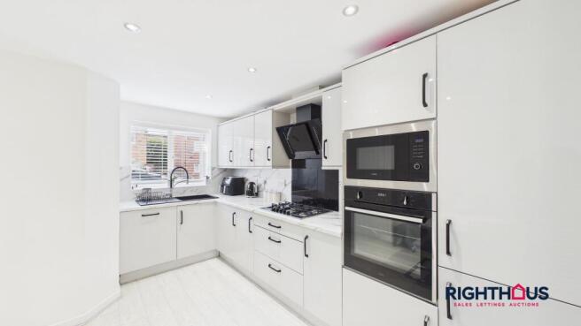 3 bed Semi-Detached for sale Image 9