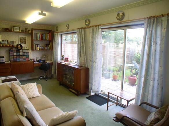 9 Hurtwood Road fami