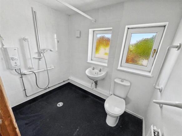 2 bed Semi-Detached to rent Image 8