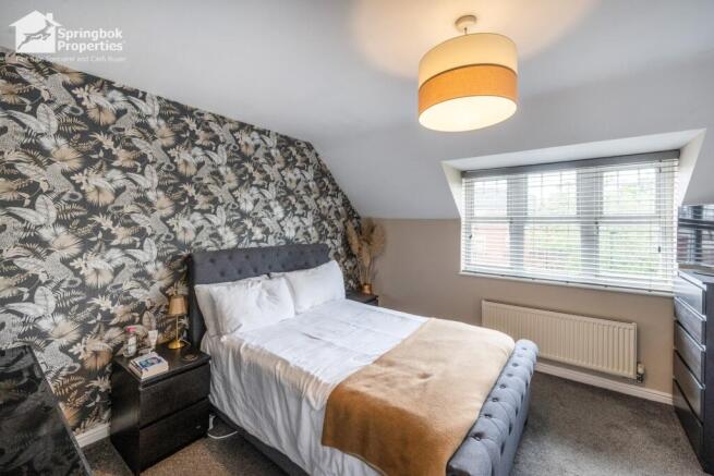 3 bed Town House for sale Image 9