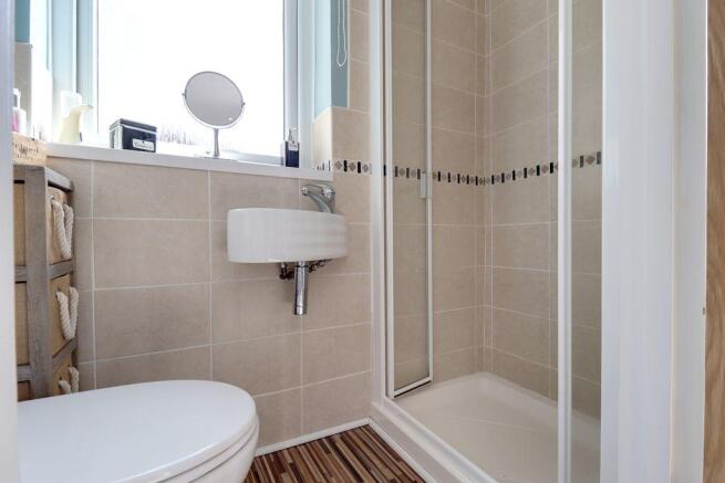 Ensuite to Bed 2
