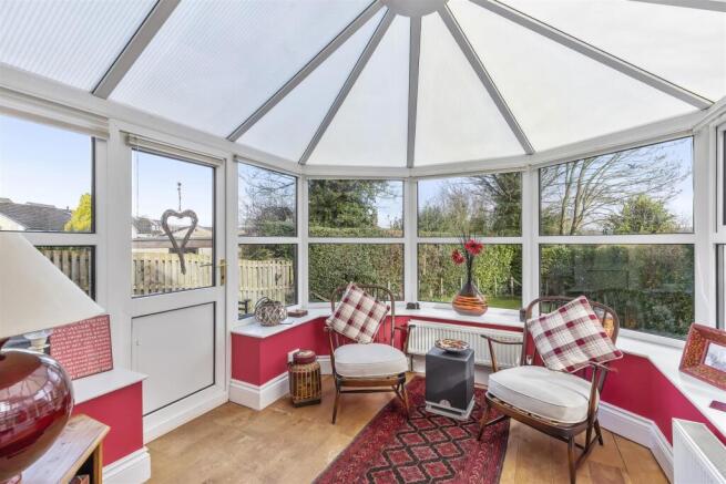 6 bed Detached for sale Image 7