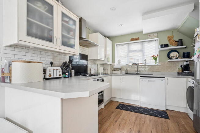 Aldbury Road, Mill End, Rickmansworth, Herts, WD3 photo 4