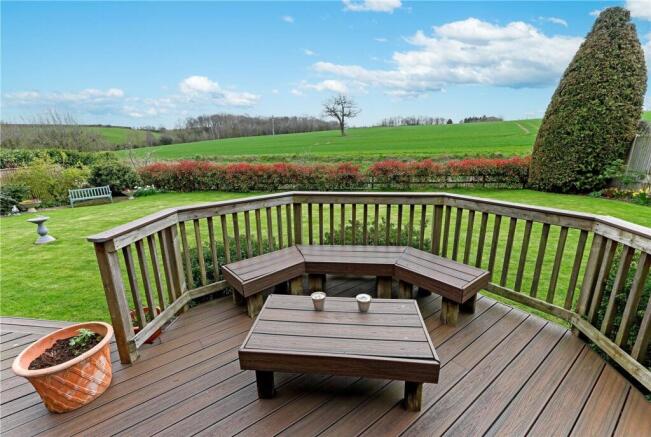 5 bed Detached for sale Image 9