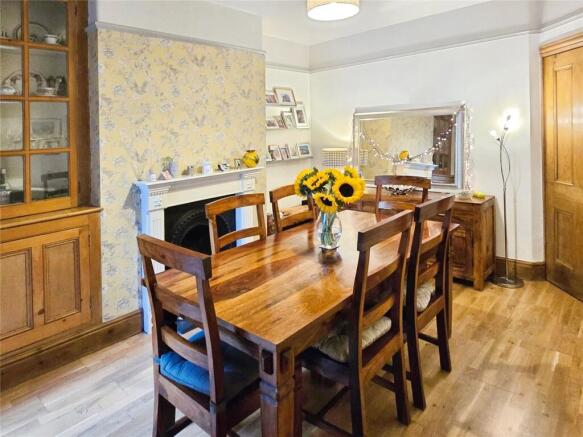 Sitting/Dining Room