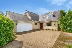 28 Bridgeknowe, Broomlands, Kelso TD5 7PR