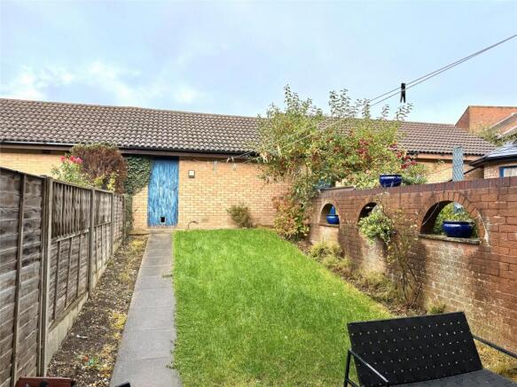 Stonebridge Drive, Frome, Somerset, BA11 photo 2
