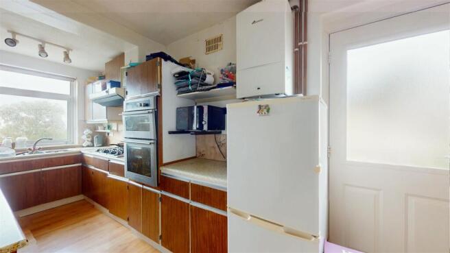 5 bed Semi-Detached for sale Image 4