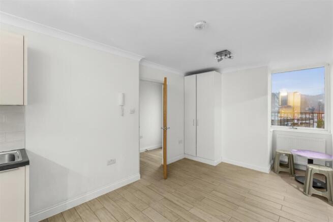 Flat 2, 8 Buckingham Place Bellfield Rd, HP13 5HW-