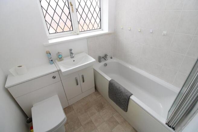 4 bed Bungalow for sale Image 10