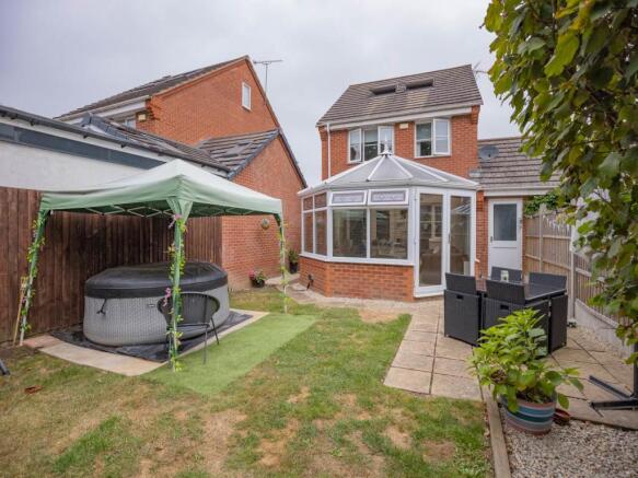 9 Thetford Avenue