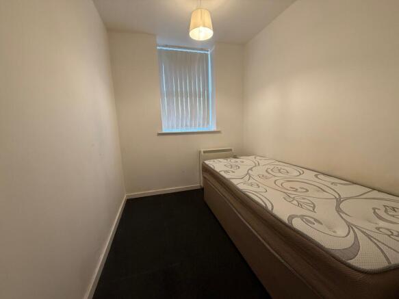 2 bed Apartment to rent Image 4