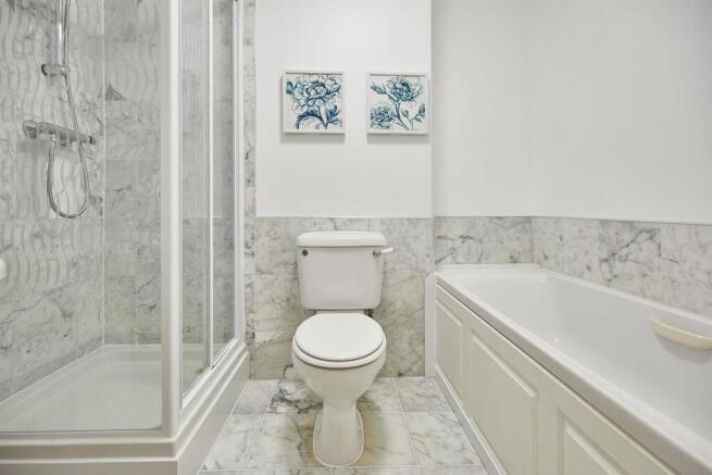 2 bed Apartment for sale Image 6