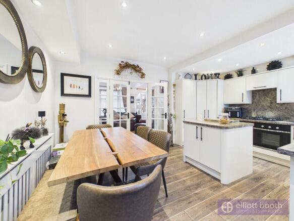 3-bed semi-detached on 27 Dunes Avenue, £214,950