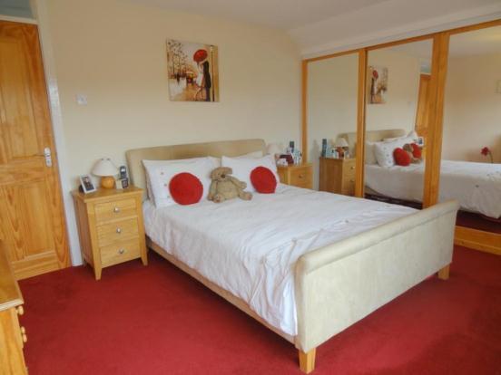 Master Bedroom (2)