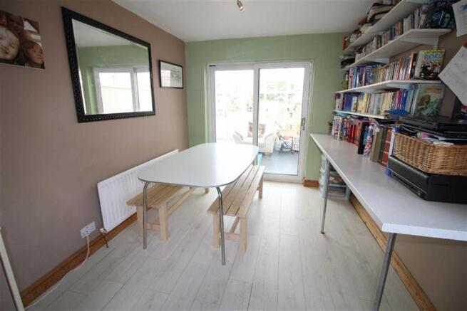 KITCHEN/DINING ROOM