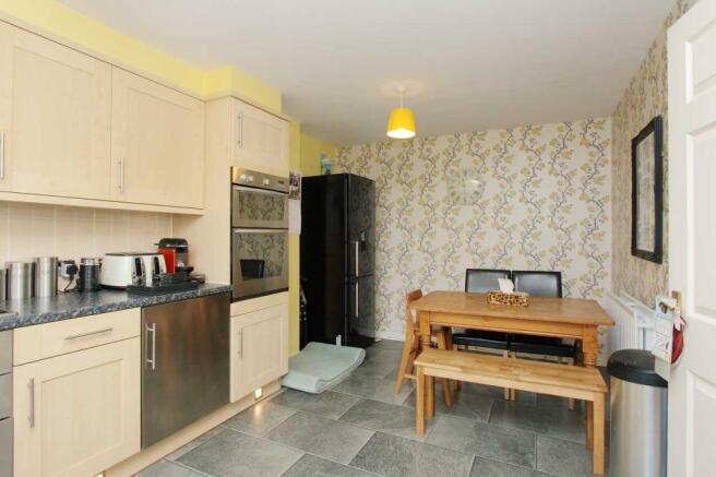 KITCHEN / DINING