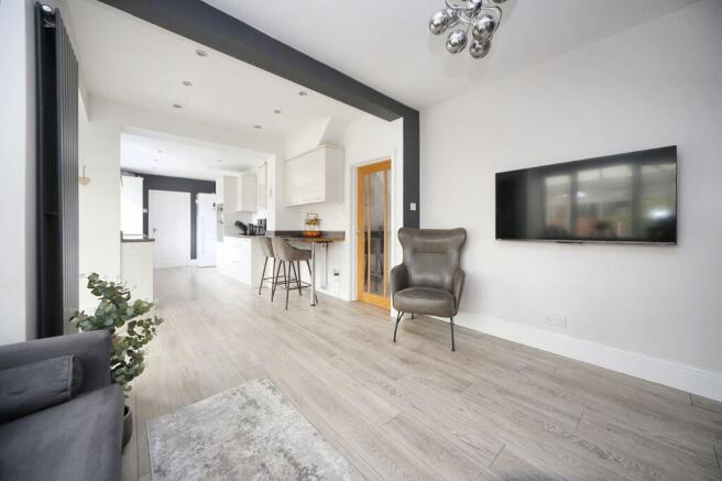 4 bed Semi-Detached for sale Image 5