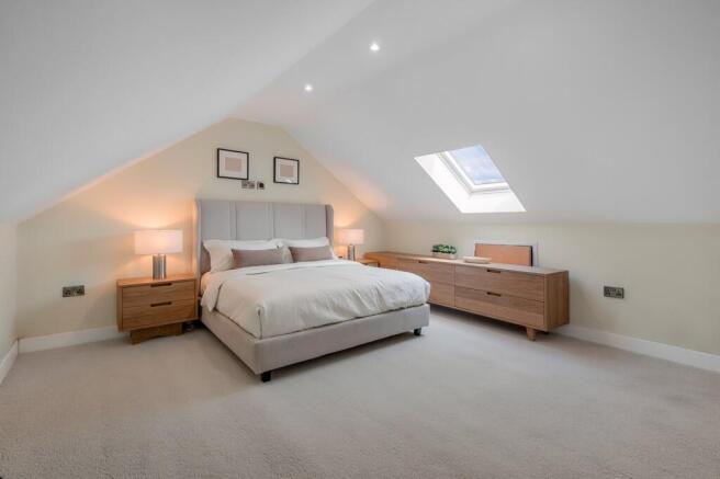 6 bed Detached for sale Image 7