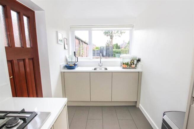 LUXURY FITTED KITCHEN