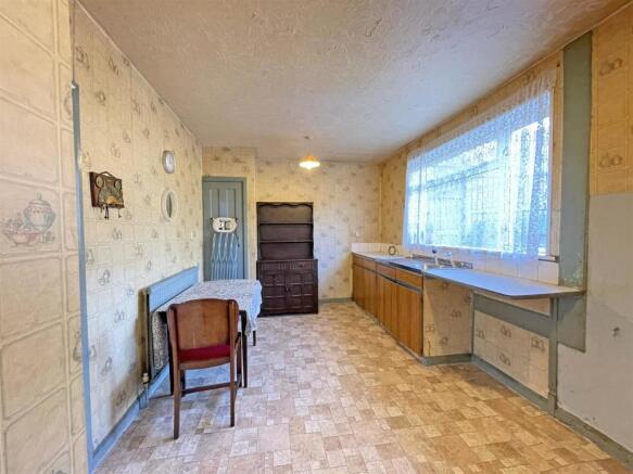 Wolseley Road 196 - Kit din for front.jpg
