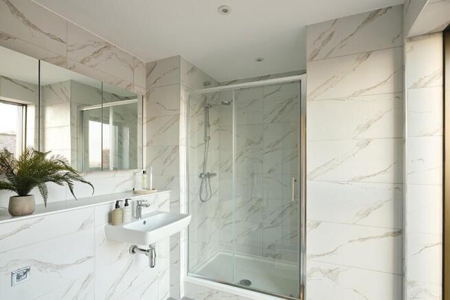 3 bed Flat to rent Image 11