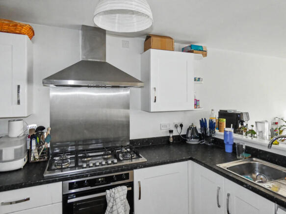 3 bed Semi-Detached for sale Image 6