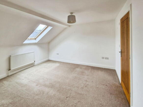 3 bed Apartment for sale Image 12