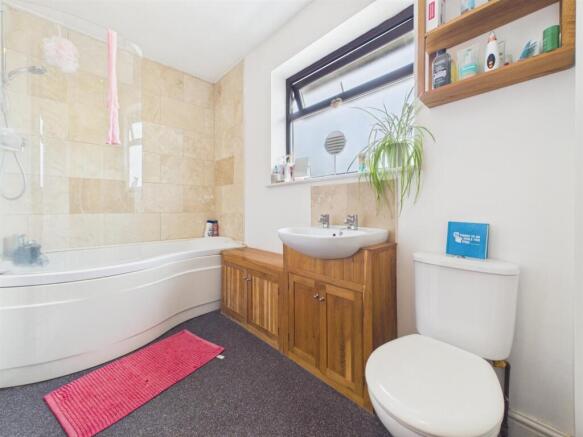 Main House Family Bathroom