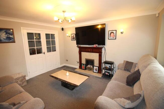 4 bed Detached to rent Image 5